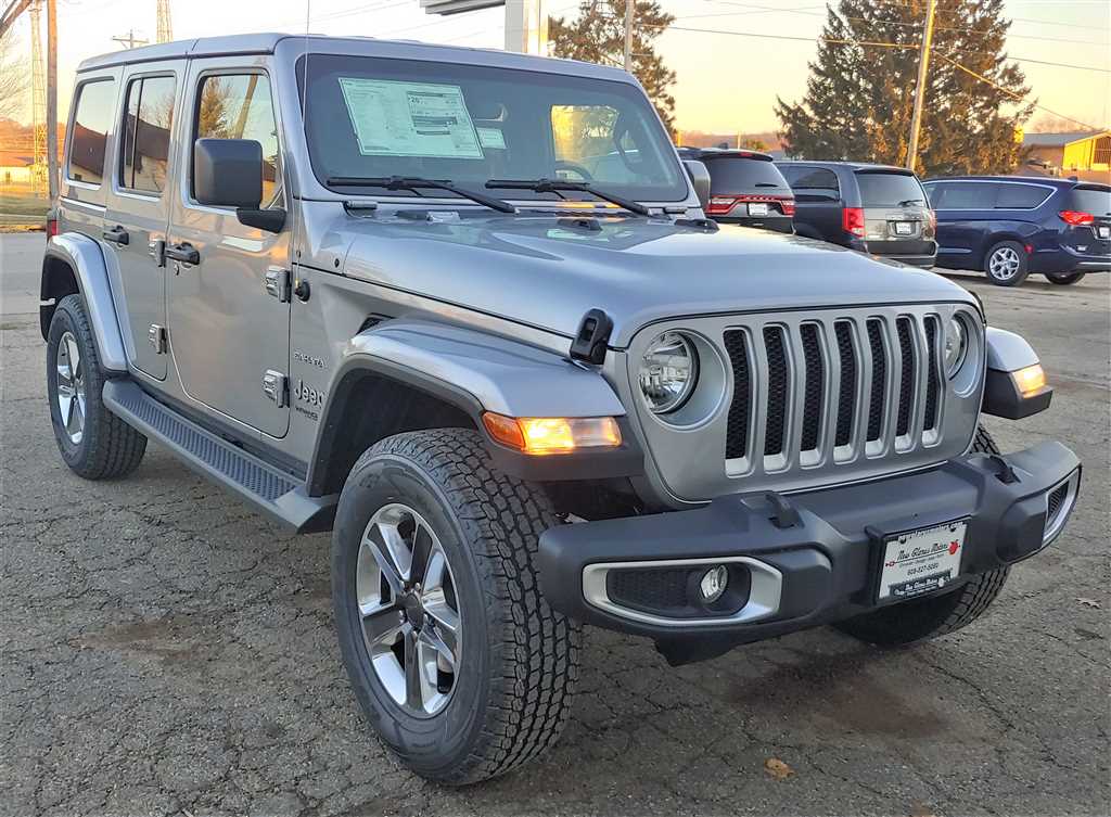 New 2018 Jeep Wrangler 4-Door UNLIMITED SAHARA SUV near Milwaukee ...