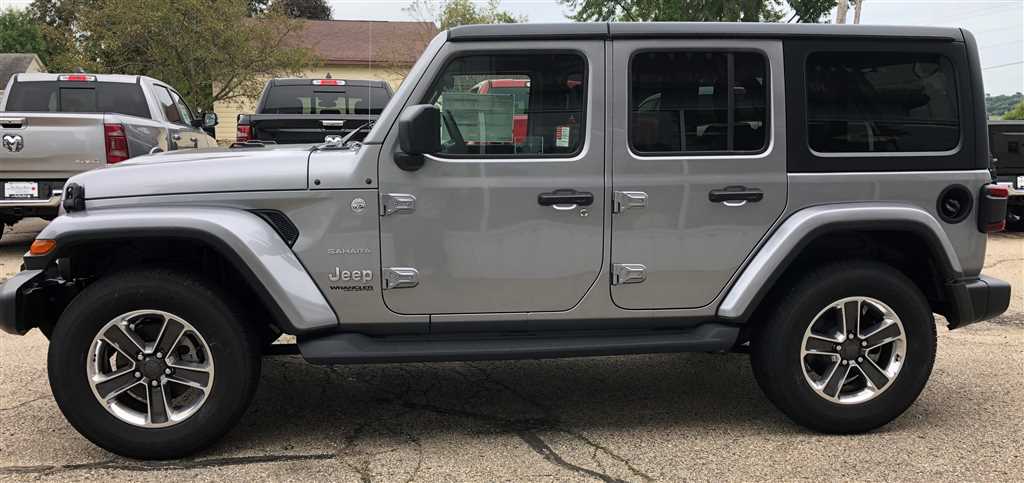 New 2018 Jeep Wrangler 4 Door Sahara Suvsedan Near Milwaukee 71690